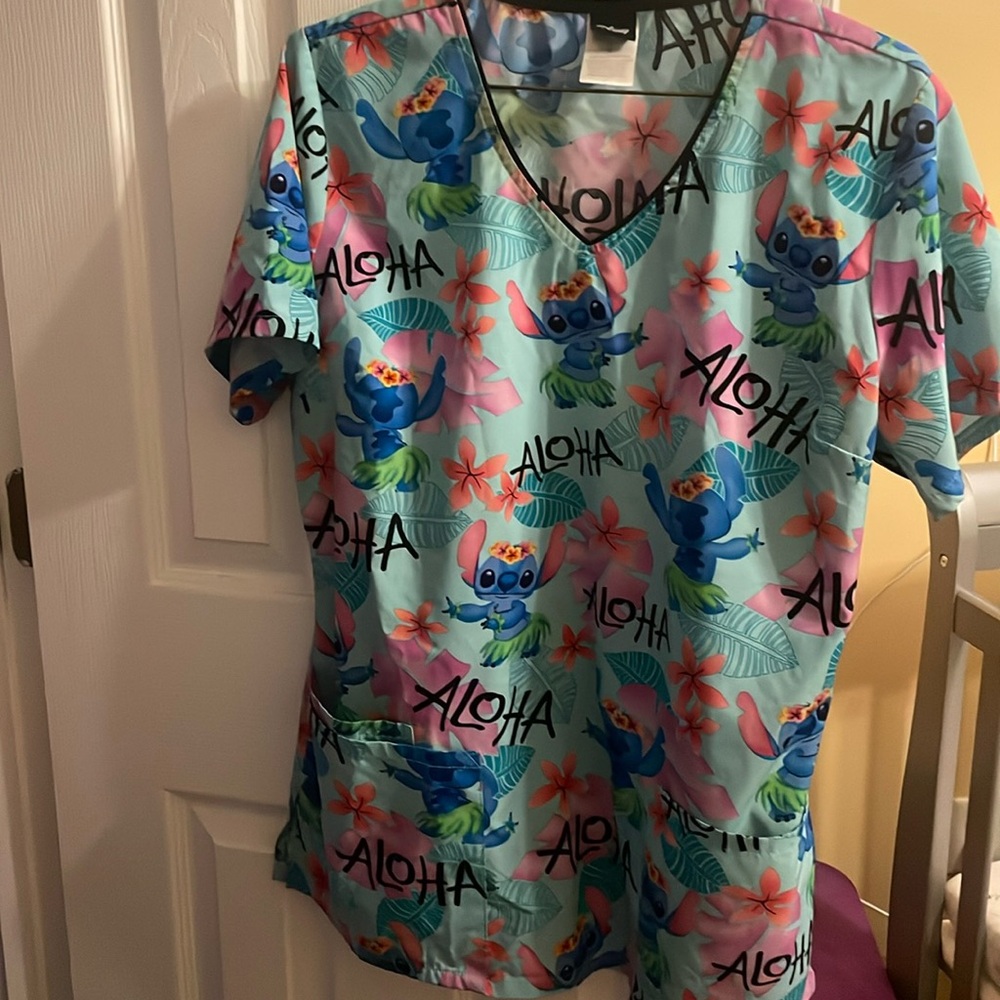 Disney scrub top size medium stitch Hawaiian themed aloha